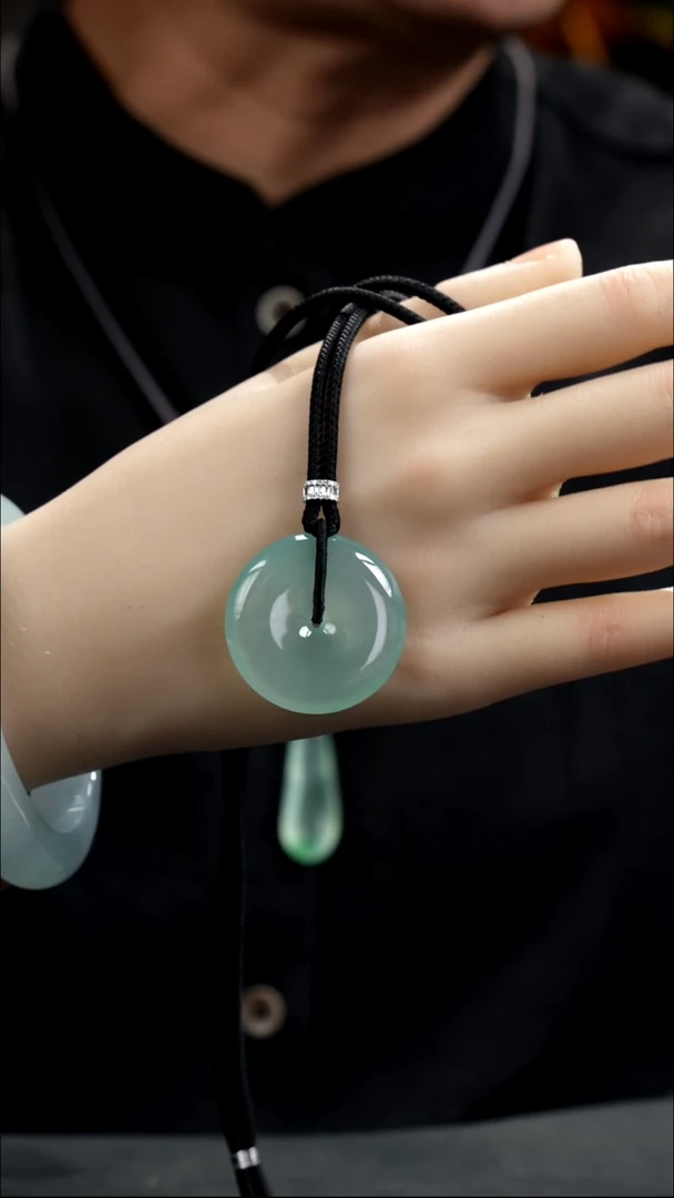 颈饰18K金镶嵌翡翠111·