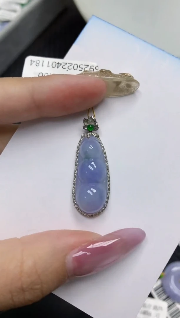 翡翠18K金镶嵌颈饰1111111111