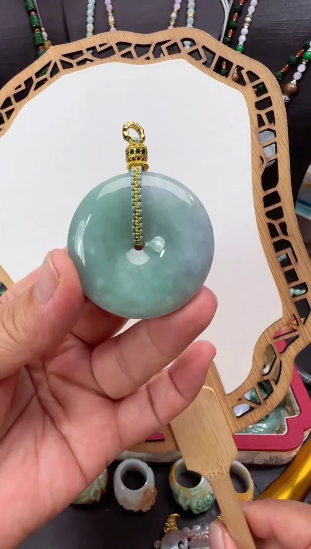 颈饰未镶嵌翡翠吊坠