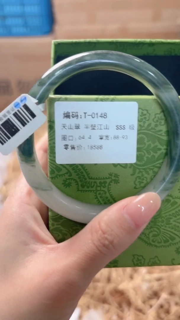 未镶嵌手镯石英质玉T-0148