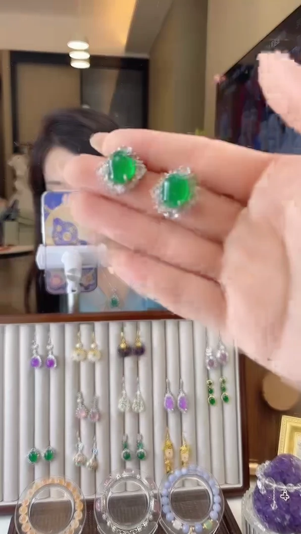 玛瑙/玉髓耳钉未镶嵌49.9 祖母绿耳钉