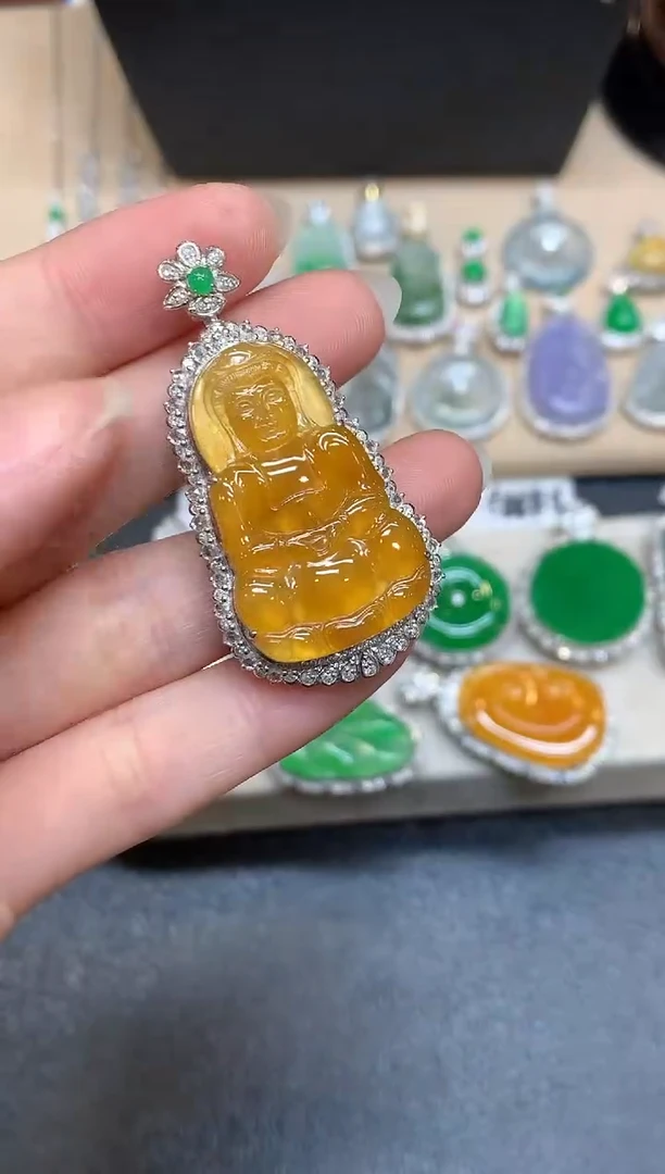 吊坠(不含链)18K金镶嵌翡翠观音【无服务费