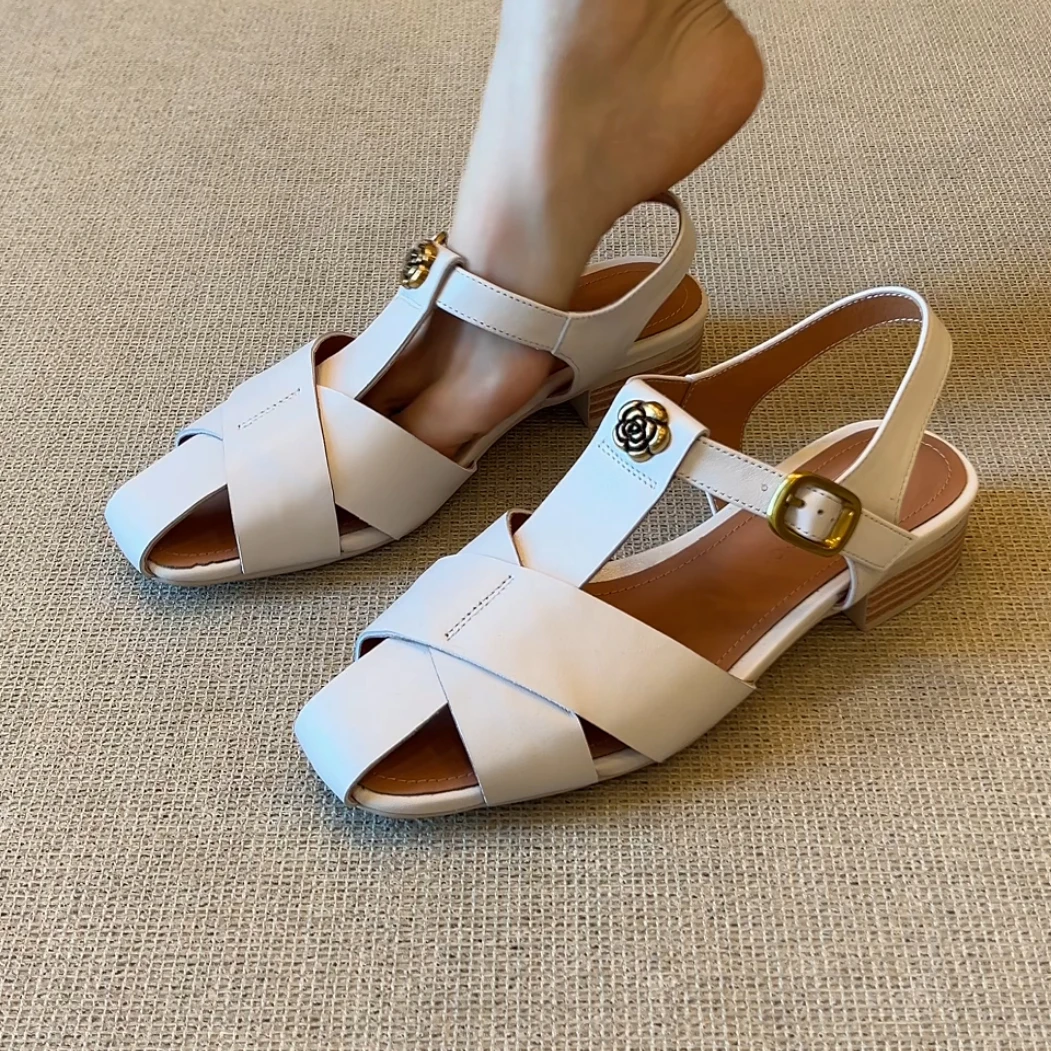 RubyL/2.5cm夏季新款小众设计感舒适百搭山茶花纯色粗跟罗马凉鞋