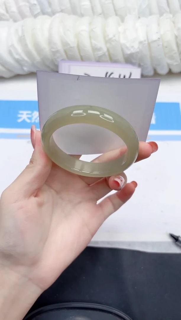未镶嵌手镯石英质玉216-54-仪式感