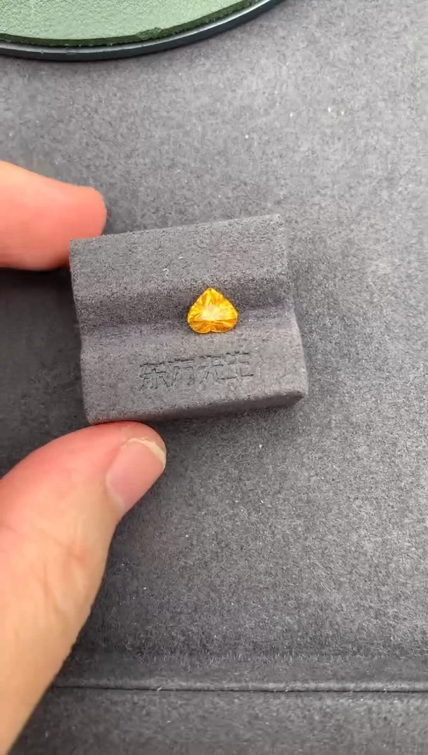 裸石彩色蓝宝石1.04ct黄蓝宝  定制   BH