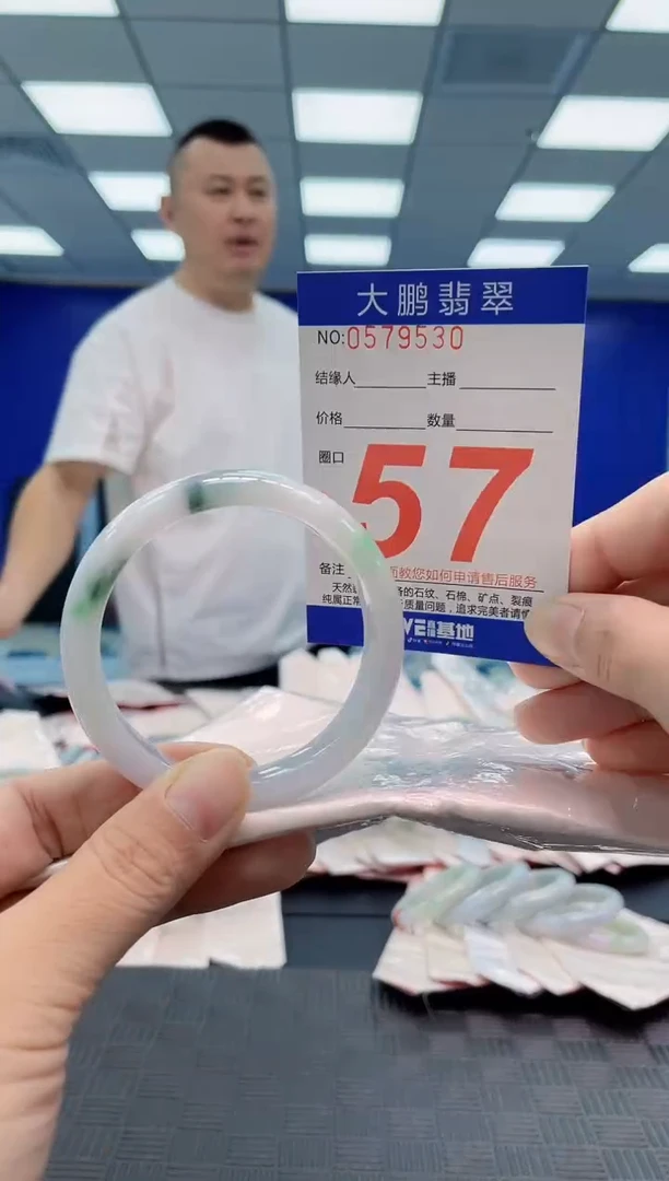 翡翠手镯未镶嵌AAAAAAAA