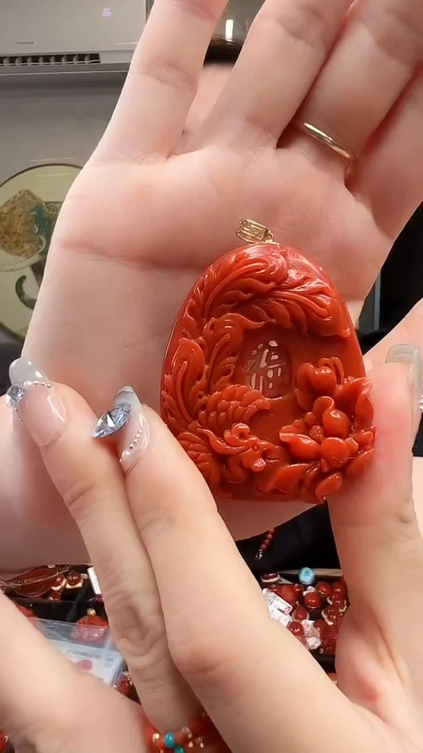 吊坠(不含链)18K金镶嵌南红玛瑙/YJ
