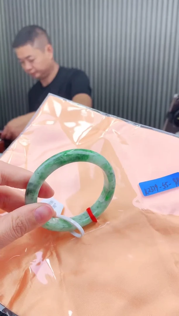 未镶嵌手镯翡翠55