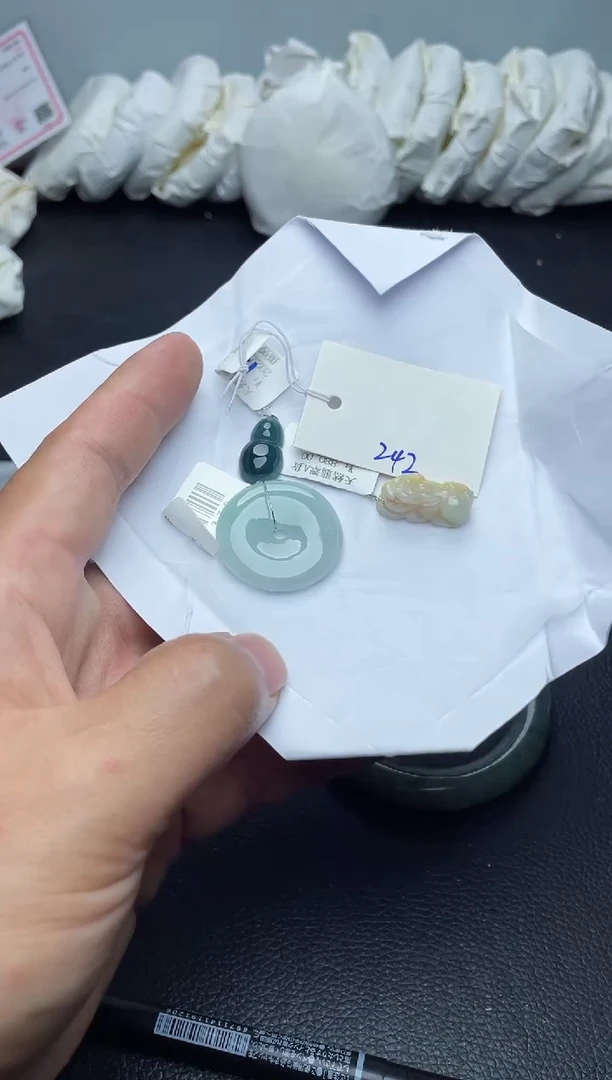 未镶嵌手镯翡翠242