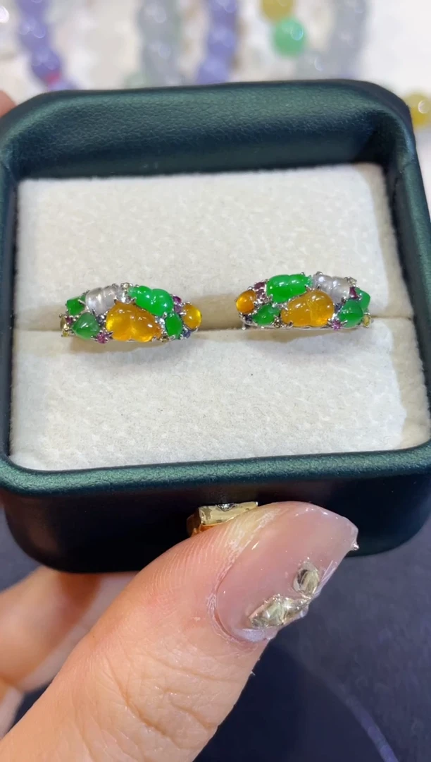 颈饰18K金镶嵌翡翠团购48