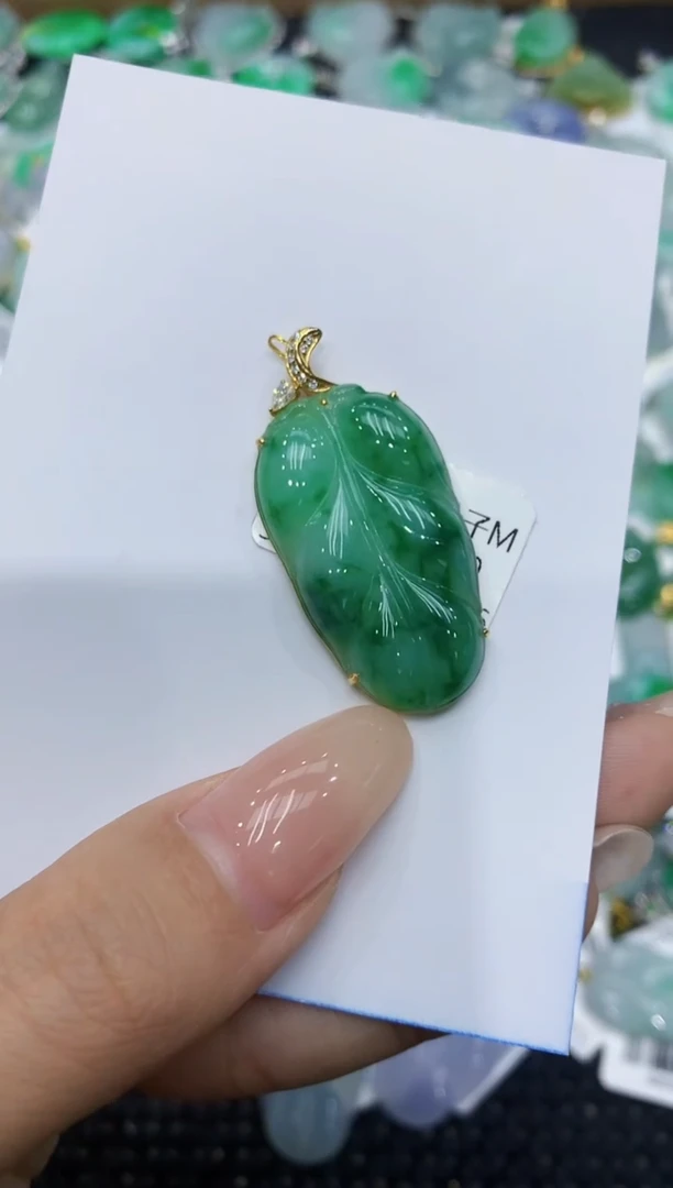 翡翠18K金镶嵌颈饰111111111111