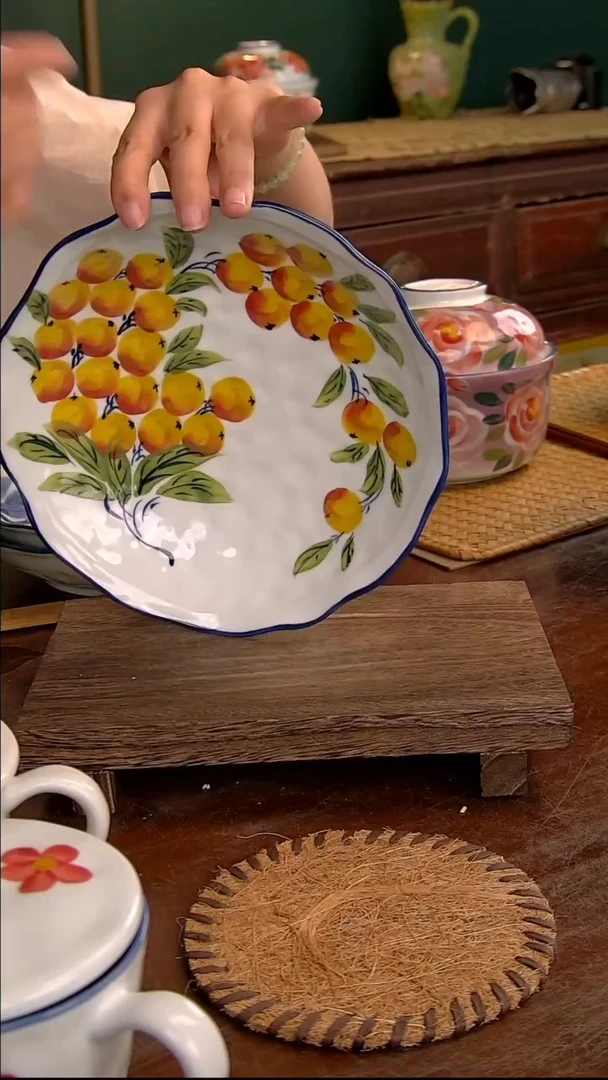 瓷片高白8英寸荷叶边深盘-绿叶枇杷