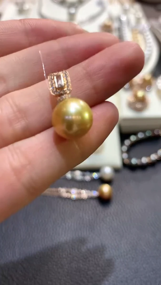 18K金镶嵌吊坠海水珍珠m35