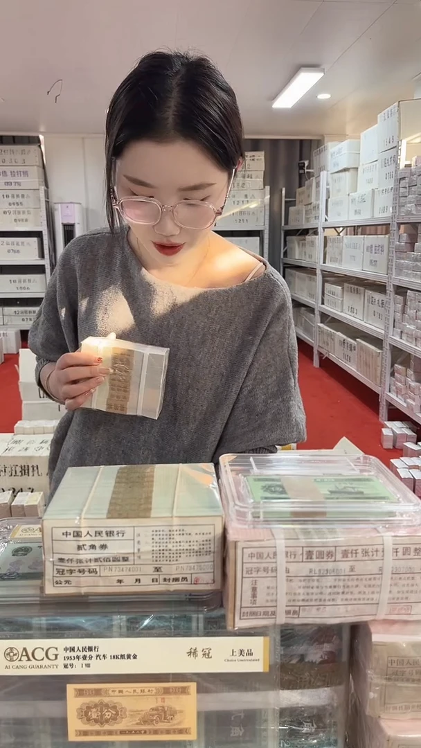 拼***上第四套人民币退市纸币800一百张连号码随机带盒子