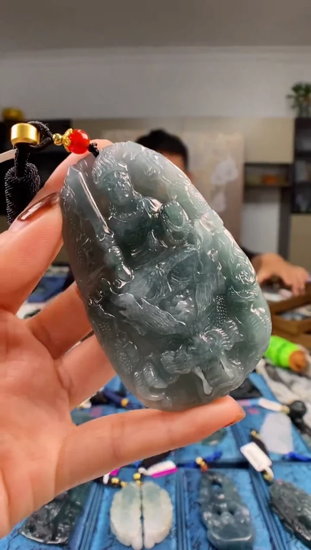 颈饰未镶嵌翡翠 多样性发其一