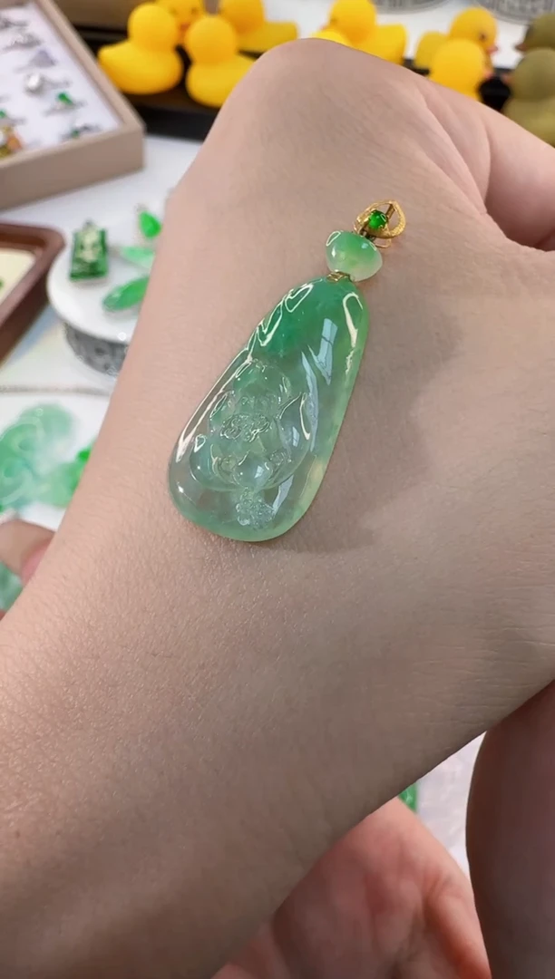 颈饰18K金镶嵌翡翠缅甸A货翡翠