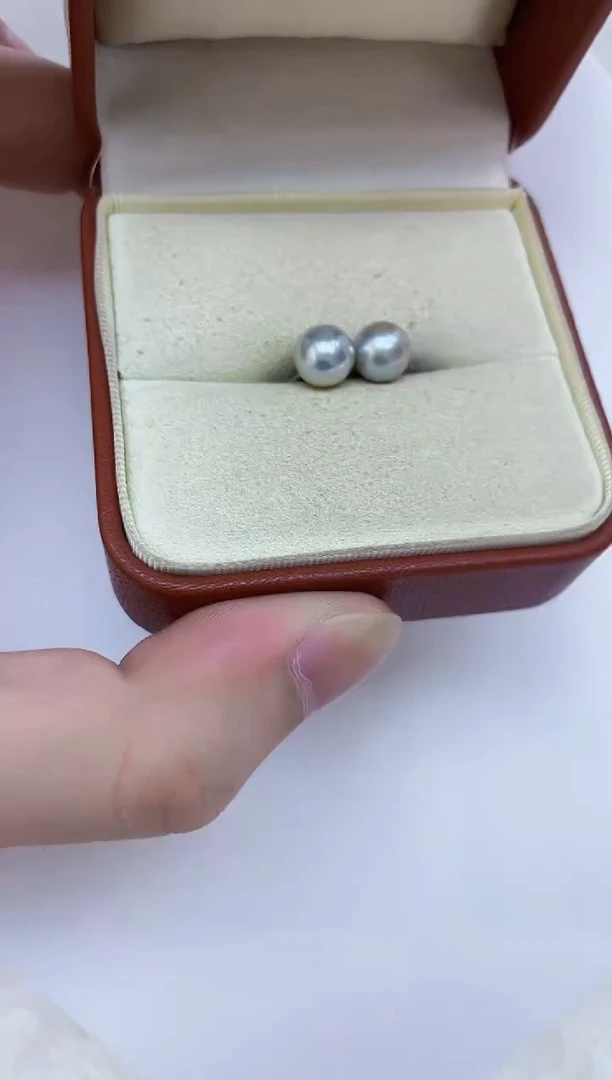 18K金镶嵌海水珍珠耳饰