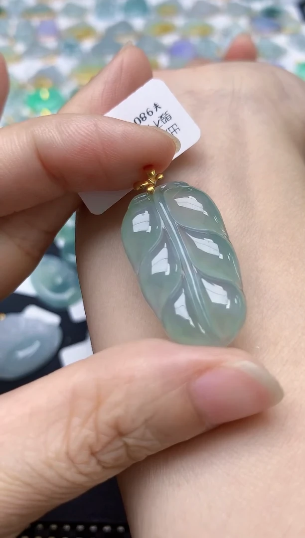 翡翠18K金镶嵌颈饰天然缅甸A货翡翠