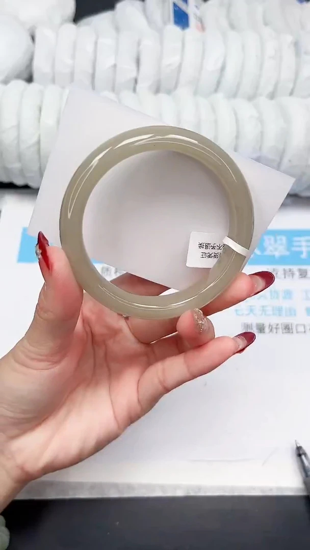 未镶嵌手镯石英质玉134-56.6DCQ