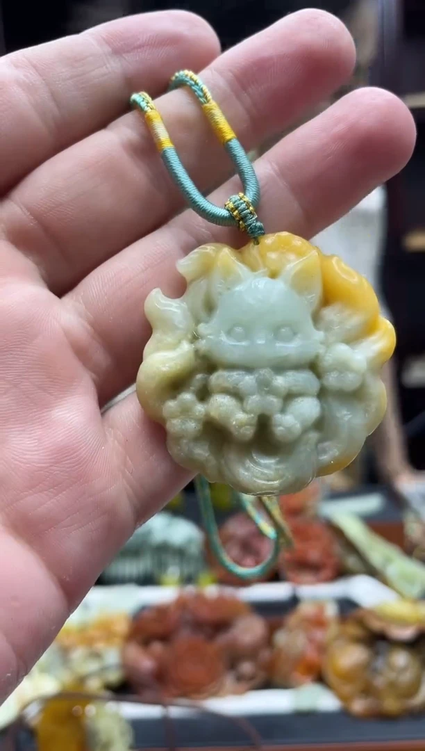 岫玉未镶嵌吊坠·