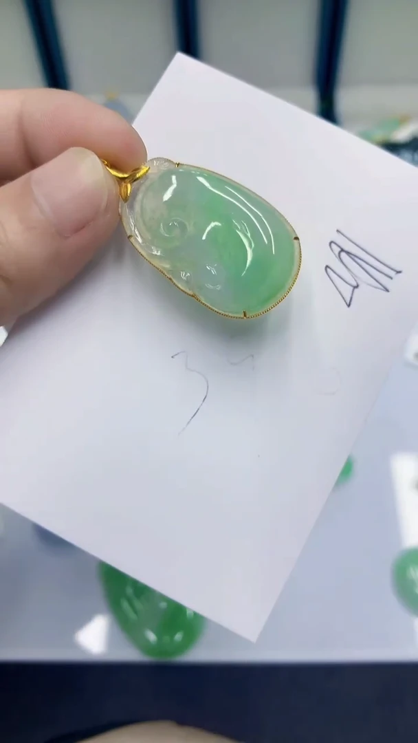 颈饰18K金镶嵌翡翠翡翠