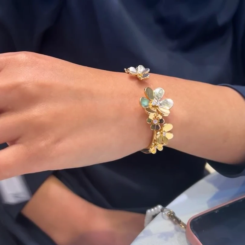 3962手镯750黄金18k金镶嵌手镯