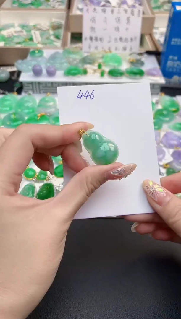 颈饰18K金镶嵌翡翠天然缅甸A货翡翠