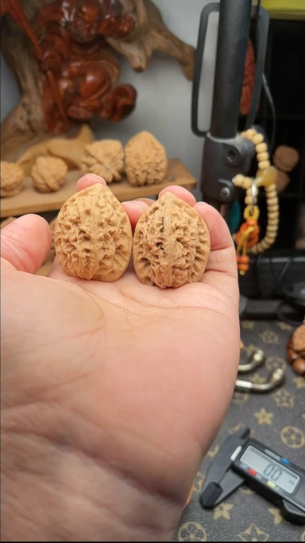 文玩核桃吊坠野生水龙纹鸡心36