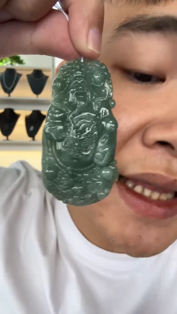 翡翠未镶嵌颈饰天然翡翠A货孤品一件