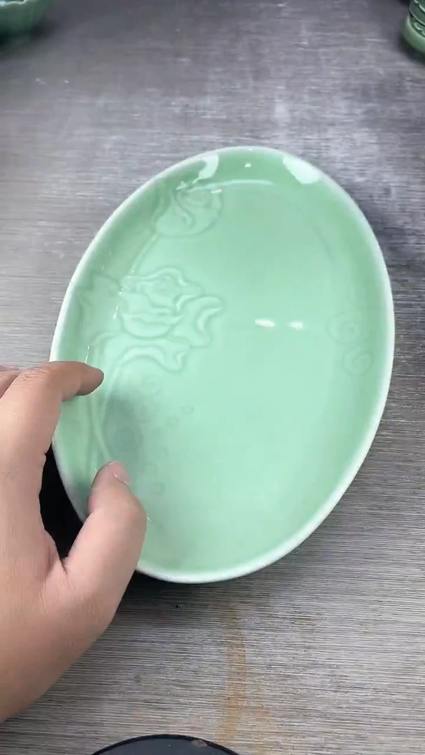青瓷鱼盘鱼盘微微瑕