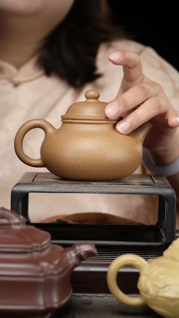 茶壶紫砂容天 青段泥