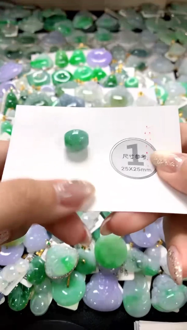 颈饰未镶嵌翡翠1