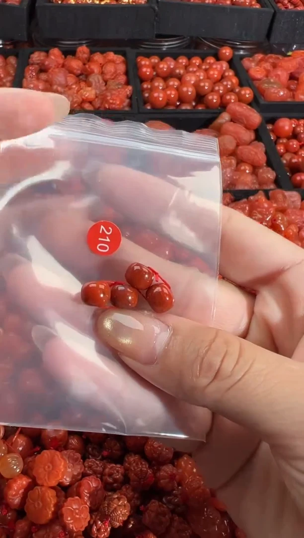 南红玛瑙未镶嵌颈饰1