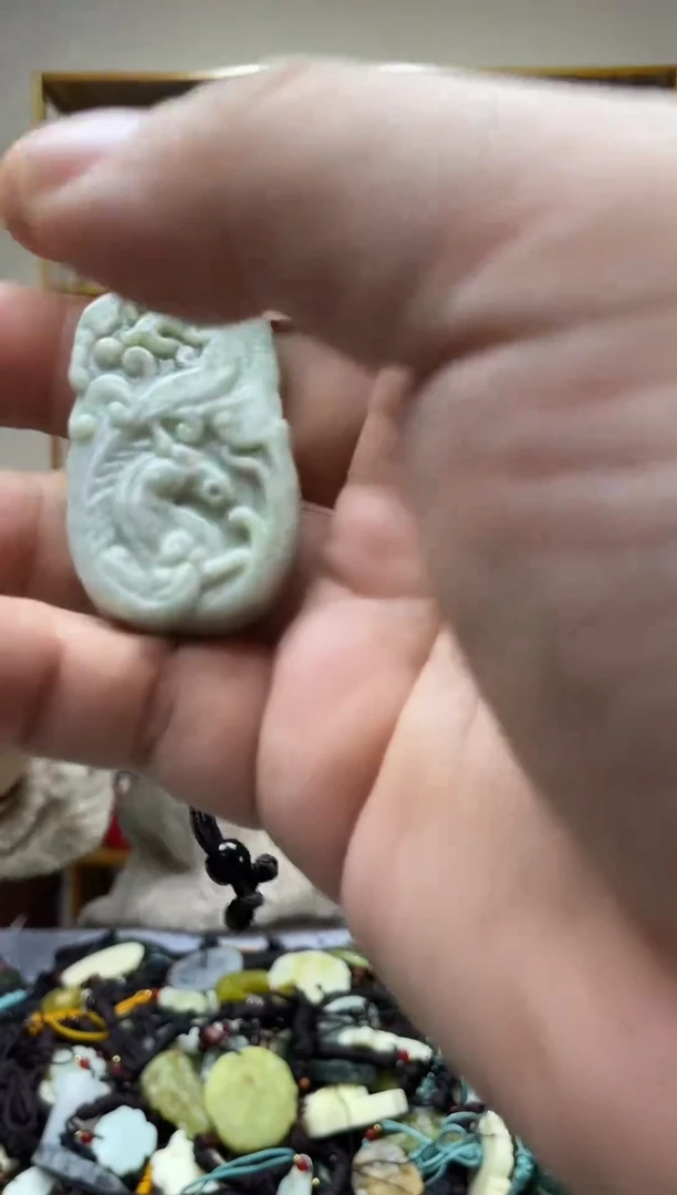 未镶嵌岫玉吊坠·