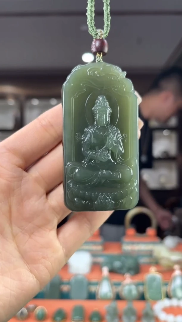 颈饰未镶嵌和田玉佩佩