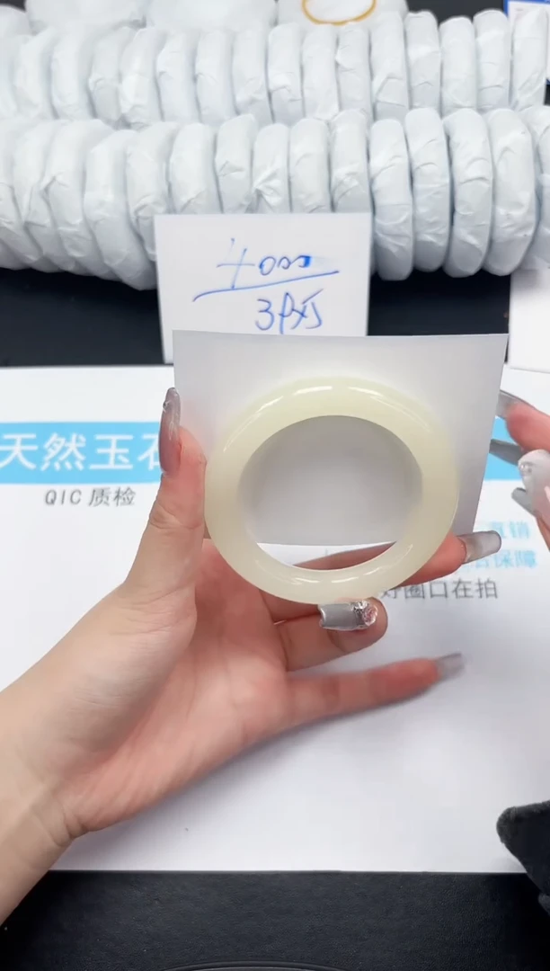 【闪购商品】石英质玉手镯未镶嵌73-54.3