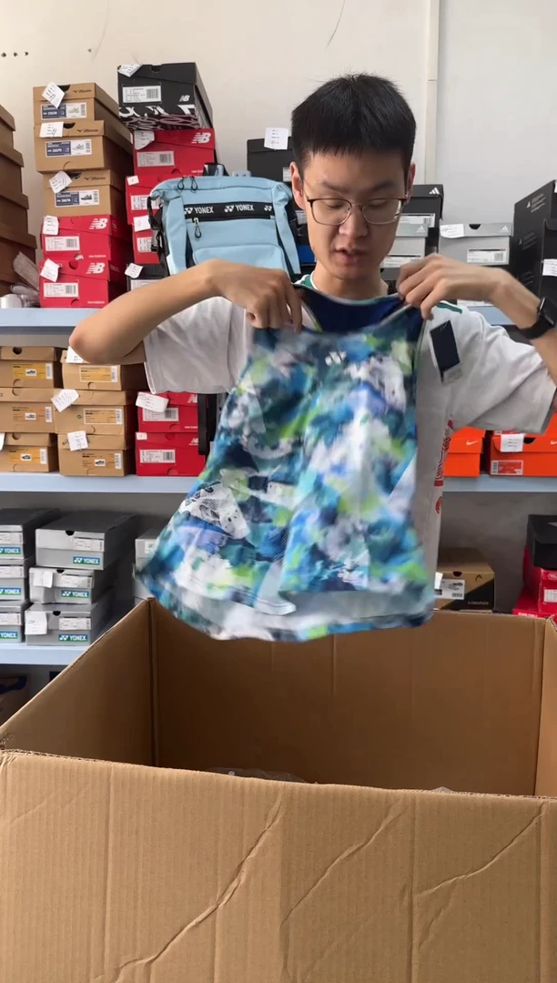 序号145尤尼克斯女款背心XL码