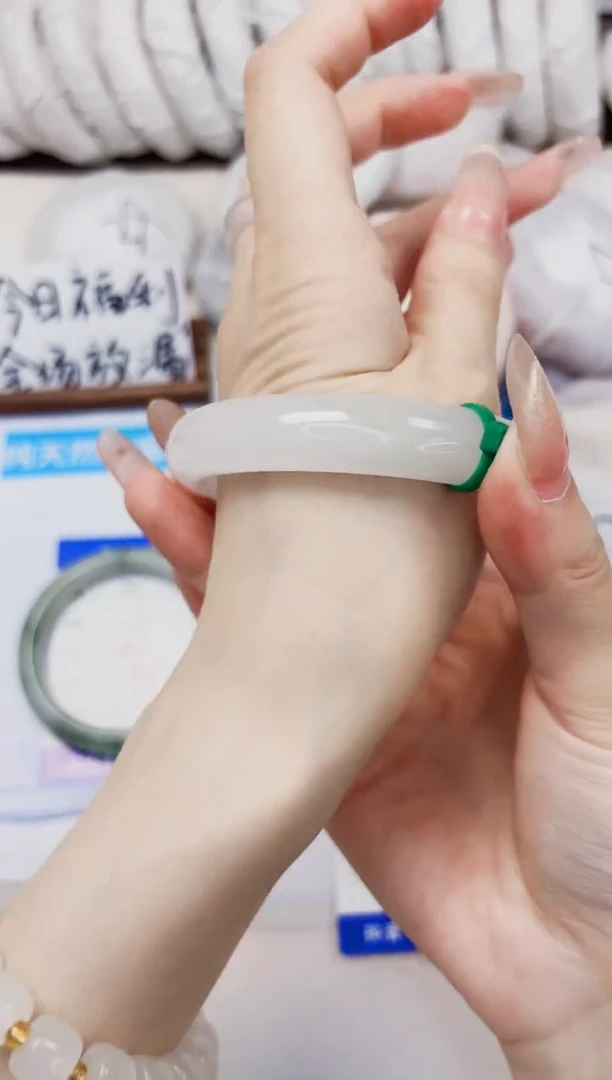 石英质玉手镯未镶嵌151-天山翠-圈口56