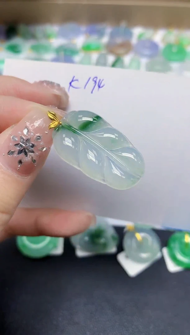 颈饰18K金镶嵌翡翠天然缅甸翡翠A货翡翠百元以上9元证书费自理