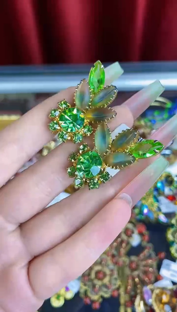 瓷片楚楚中古珠宝甄选不退换