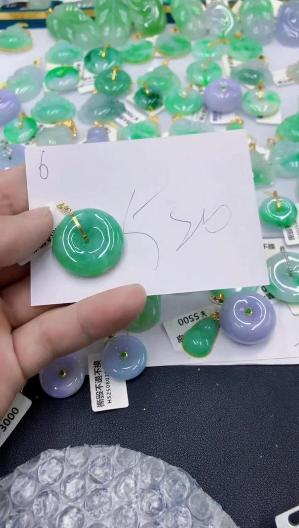 颈饰18K金镶嵌翡翠翡翠