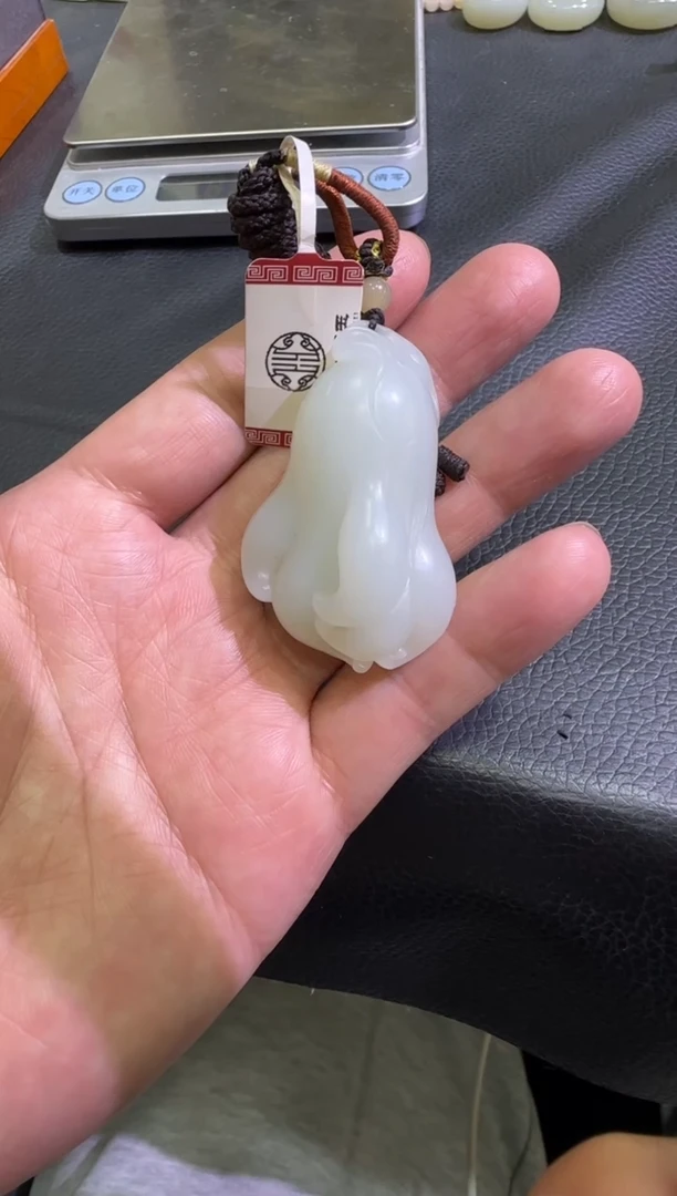 吊坠(赠链)未镶嵌和田玉天泰白玉挂件（产地直发）