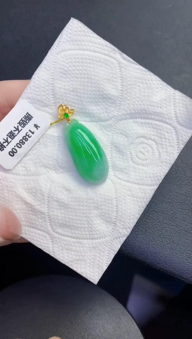 颈饰18K金镶嵌翡翠缅甸天然翡翠A货
