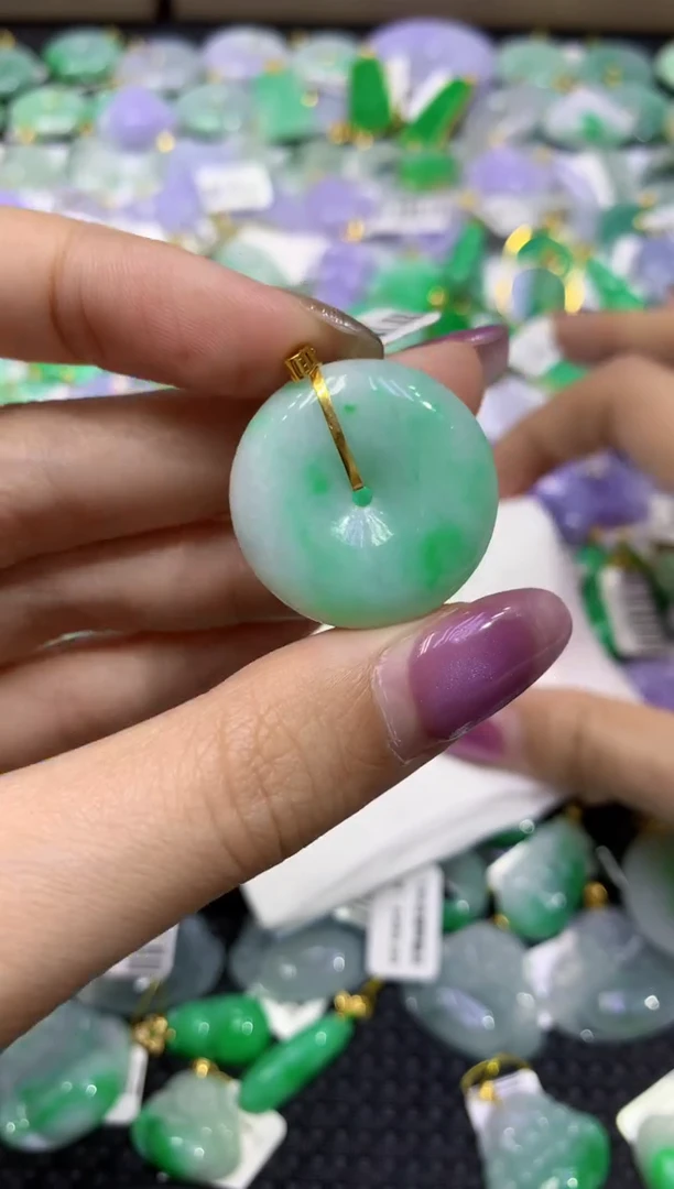 颈饰18K金镶嵌翡翠天然缅甸翡翠A货