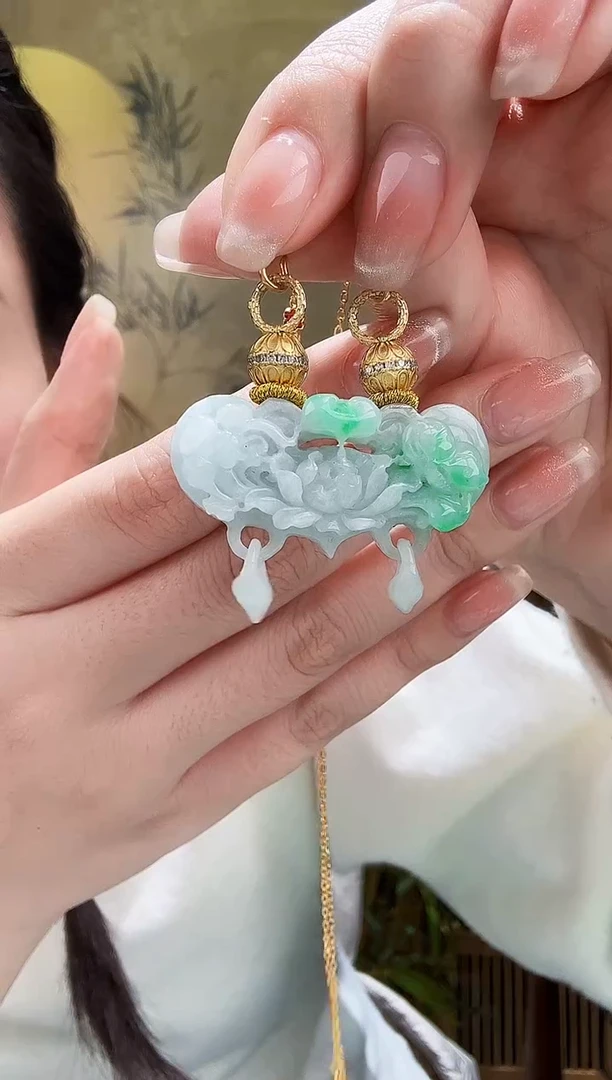 颈饰未镶嵌翡翠吊坠