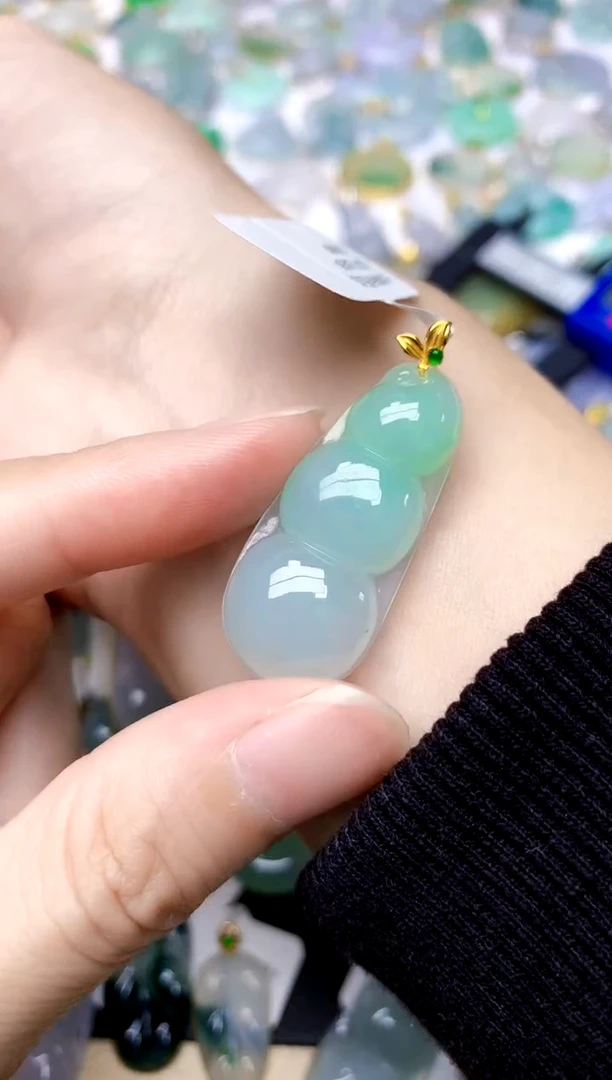 颈饰18K金镶嵌翡翠天然A货翡翠