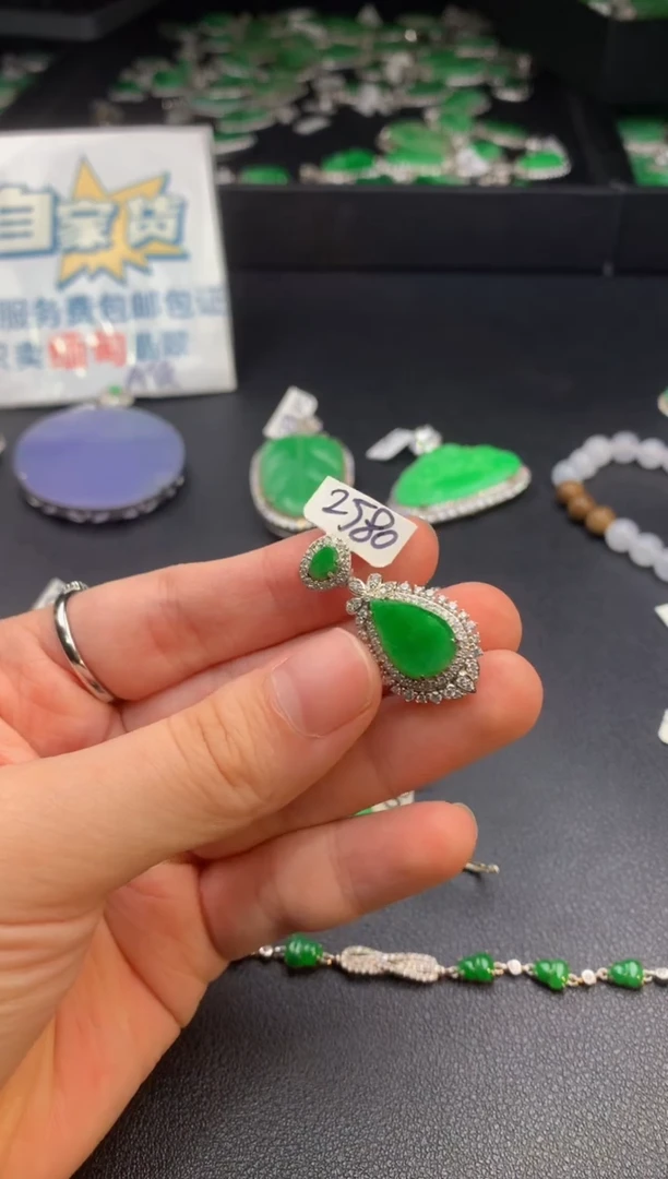 翡翠银S925镶嵌颈饰翡翠1