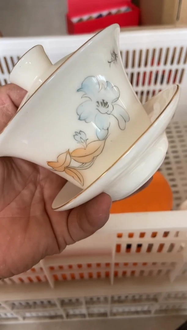 摄影的产品有使用过的痕迹有点脏介意勿拍