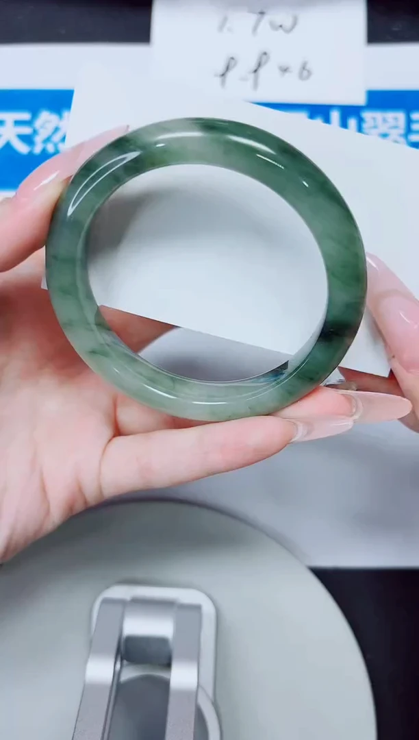 石英质玉手镯未镶嵌99/56.4