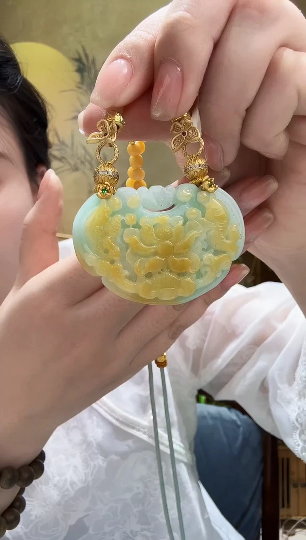 颈饰未镶嵌翡翠吊坠